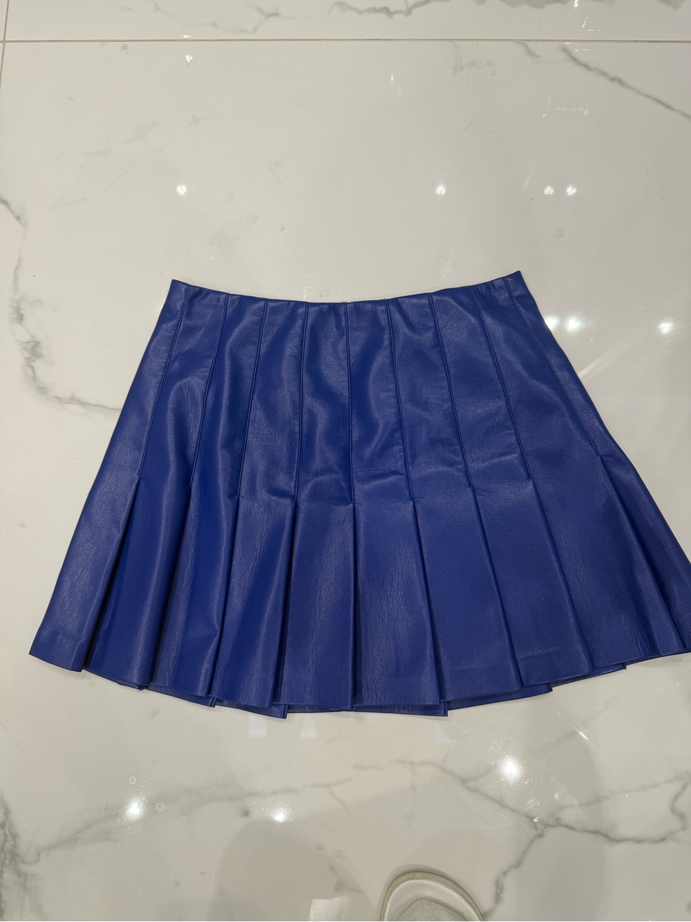 Alice + Olivia Royal Blue Pleated Leather Mini Skirt, NWT , size 6 - Picture 4 of 5